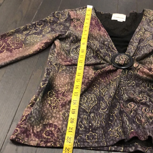 Tradition 3/4 Sleeves V-Neck Top - Picture 6 of 7